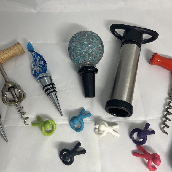 Lot of 9 Pre-Owned Wine Accessories:‎ Corks, Stoppers & Openers Set - Picture 3 of 5